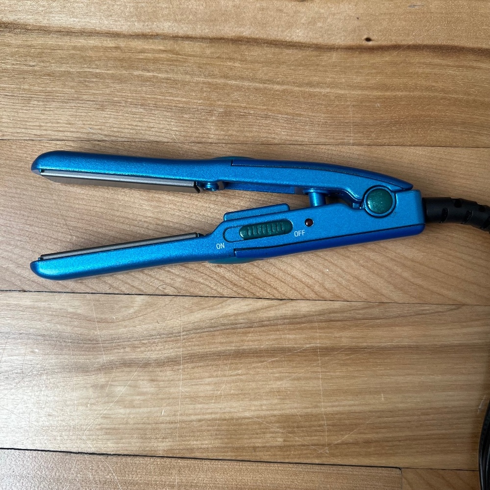 BaBylissPRO Nano Titanium Mini Straightening Iron